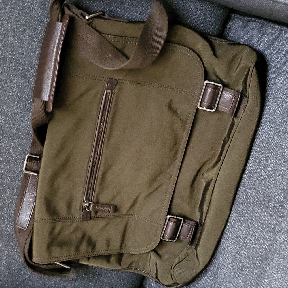 Banana republic laptop shoulder bag